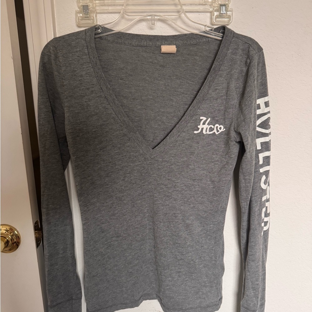 Hollister Women's Charcoal Long Sleeve V-Neck Tee